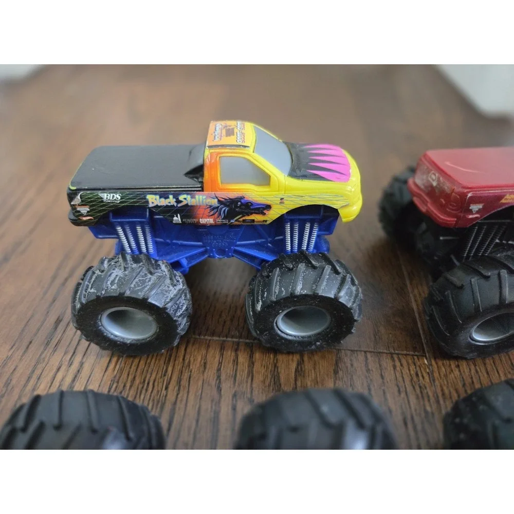 HOT Wheels Monster Jam Rev Tredz Trucks 4 Pc Lot Grinder Maximum Destruction Red